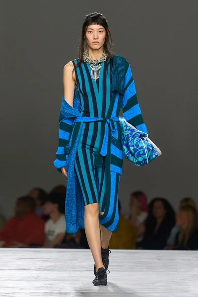 Look 32